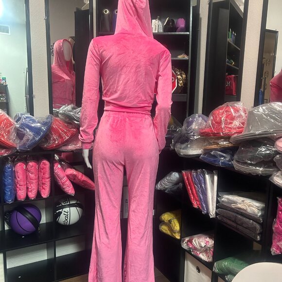 Pretty in Pink - The Ultimate Velour Lounge Set - Picture 3 of 7